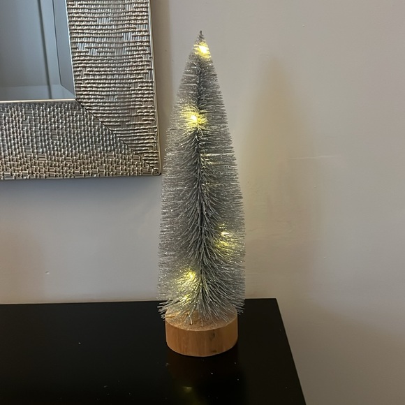 Light Up Christmas Tree - Picture 3 of 7